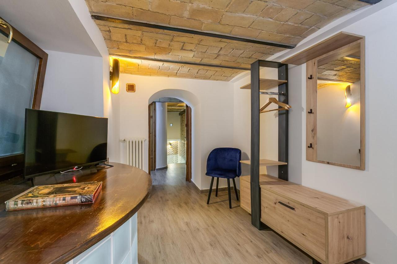 Oliviero - Piazza Navona Apartment Рим Экстерьер фото